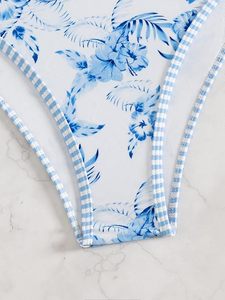 Conjunto de bikini floral de dos piezas para mujer, sublimado, con cuello en V profundo, espalda descubierta, parte inferior de poliéster elástico estilo hipster. - Product Image 6