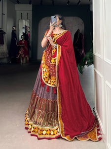 Soie Tussar élégante avec impression Kashmiri et miroir Gamthi Work Lehenga Choli Fabricant et fournisseur de Surat à bas prix - Product Image 5