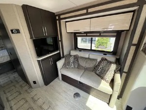 Fournisseur de camping-car d'occasion Thor Motor Coach Gemini 24TX classe B, modèle 2018, à vendre - Product Image 5