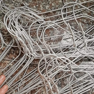 Les cintres de vêtements de Wooup offrent une solution optimale pour organiser les vêtements, parfaits pour chaque famille. - Product Image 1