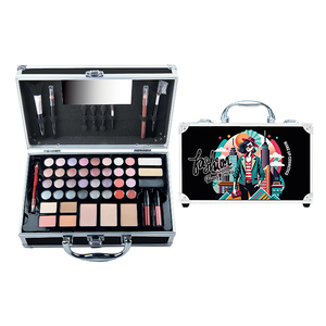 Beauty Case per Ragazze alla Moda - Set Elegante e Stiloso per la Bellezza in Movimento - Product Image 1