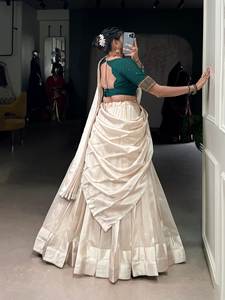 Lehenga Choli de style pakistanais fait de soie et de coton pour les demoiselles d'honneur et les fonctions. - Product Image 3