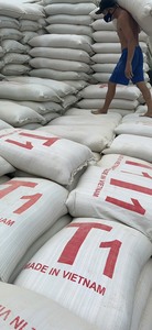 Directo de fábrica Vietnam T1 Premium calidad polvo de madera blanca mejor precio GMEX caucho madera para uso religioso - Product Image 4