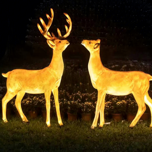 Figurine lumineuse de renne pour un paysage hivernal dynamique et une décoration festive des rues - Product Image 1