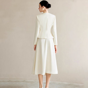 ชุดกระโปรง<span class=keywords><strong>สูท</strong></span>ผ้าโพลีเอสเตอร์สีไอวอรี่ทรงเข้ารูปสำหรับผู้หญิง คอทรงกลม ดีไซน์หรูหรา เหมาะสำหรับงานก่อนวันแต่งงานของเจ้าสาว งานแสดงศิลปะ และงานเปิดต่างๆ - Product Image 4