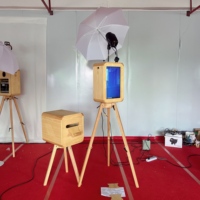 Photomaton vintage en bois double face avec compatibilité iPad et appareil photo reflex numérique, système d'impression en libre-service pour mariages et fêtes