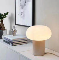 Lampe de table ronde en verre beige moderne de style nordique simple Éclairage LED chaud Base d'ampoule E26 pour décor de chambre Alimentation DC/AC