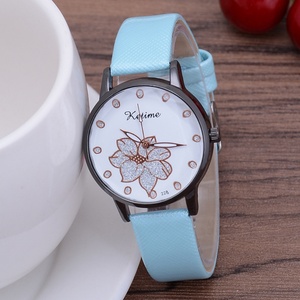 Montre à bracelet en cuir ornée de strass, nouvelle collection, très tendance, montre-bracelet à quartz élégante et classique pour femme, vente en gros directe d'usine - Product Image 1