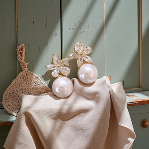 أقراط متدلية لؤلؤ أنيقة على شكل زهرة مع أحجار الراين البراقة تصميم رائع لحفلات الزفاف والأزياء اليومية - Product Image 3