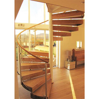 Hall escalier garde-corps avec garde-corps en verre trempé