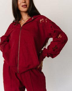 Sweat à capuche personnalisé en coton pour femme, style décontracté, brodé ajouré, entièrement zippé, à manches longues, couleur unie, épaules tombantes - Product Image 5