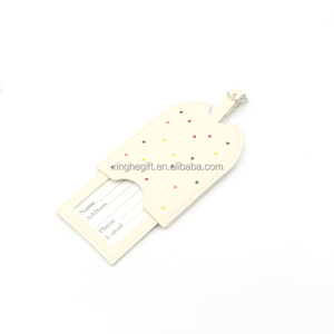 Étiquette de bagage rétractable en cuir PU avec logo personnalisé imprimé en couleur et motif lettres pour les voyages et l'utilisation sur les sacs - Product Image 3