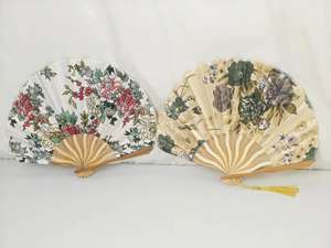 Abanico Plegable Estilo Samurái Japonés Hecho a Mano, Diseño Único con Flores y Ángeles, Ideal para Viajes y Refresco al Aire Libre - Product Image 2