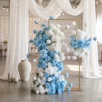 Künstliche Realistische Seiden-Blumenarrangements für Tortenständer, Blaue Bögen, Anpassbar, Neuer Stil, Direkt vom Hersteller, Hochzeitshintergrund