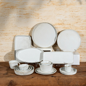 Vaisselle en céramique blanche style nordique simple rétro avec incrustation dorée, style Ins : Mug, Tasse à café, Plateau, Bol à soupe, Bol à riz, Assiette à soupe - Product Image 1