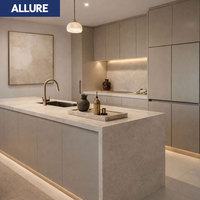Meubles de cuisine de luxe modernes Allure Manufacturers : îlot central personnalisé, comptoir en pierre, designs élégants et intelligents