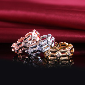 Anello da Uomo alla Moda per Matrimonio, Design Geometrico Minimalista ed Elegante, Gioiello per Uso Quotidiano, Anello Statement - Product Image 4