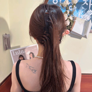 Nouvelle Épingle à Cheveux Géométrique en Plastique, Design Simple et Original, Haute Qualité, Élégante et Tendance, Bijoux de Mode pour Femmes, Vente en Gros - Product Image 1