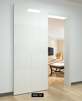 Porte coulissante murale dissimulée en bois composite technique, style grange, avec système de rail, pour intérieur moderne