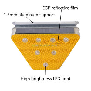 Feu d'avertissement de circulation à LED solaire délinéateur de garde-corps trapézoïdal pour barrière d'autoroute - Product Image 2