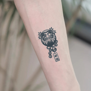 Tatuaje temporal de estilo tradicional Oriental, <span class=keywords><strong>muñeca</strong></span> Daruma, tatuaje semipermanente, resistente al agua, dura 2 semanas, tatuaje de hierbas <span class=keywords><strong>para</strong></span> brazo - Product Image 4