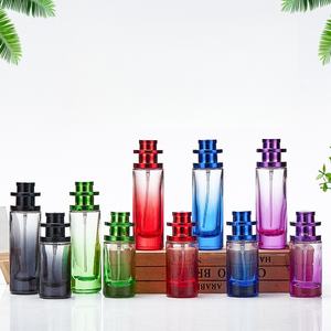 Vente en gros avec de grosses remises 20ml 30ml Flacons de <span class=keywords><strong>parfum</strong></span> en verre vides portables rechargeables à pression de couleur dégradée - Product Image 3
