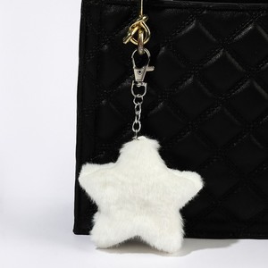 Llavero de Peluche Estrella Rosa con Mosquetón de Piel Sintética de Conejo, Accesorio de Moda para Bolsos - Product Image 2