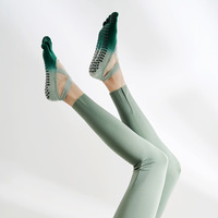 Chaussettes antidérapantes professionnelles pour femmes, chaussettes d'été pour le yoga et le fitness, chaussettes tricotées à cinq doigts pour le Pilates, le yoga et le fitness au sol