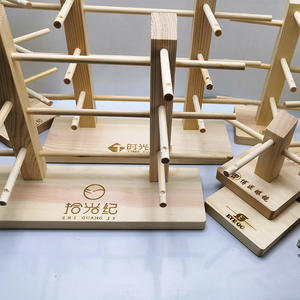 Présentoir en bois personnalisé pour 6 paires de lunettes de soleil, idéal pour les magasins d'optique - Product Image 3