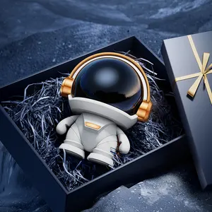 2023 Nieuwe Astronaut Thema Stereo Draadloze Coole Mini Astronaut Speaker Led Lights Effect Binnen En Buiten Gaming Speaker