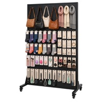 Présentoir mobile en métal perforé sur roulettes 3,5 x 6 pieds avec 50 crochets pour magasin de détail, vêtements et quincaillerie