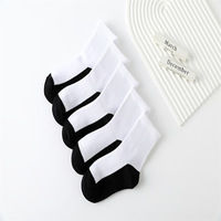 Vente en gros de chaussettes blanches de printemps et d'automne 2024 chaussettes décontractées en coton pour enfants chaussettes amples de sport blanches en coton pour enfants