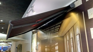 Toldo retráctil motorizado <span class=keywords><strong>tipo</strong></span> cassette montado en la pared con luz LED ajustable <span class=keywords><strong>para</strong></span> balcón y patio - Product Image 6