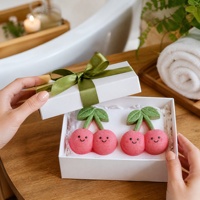 Bombe de bain pétillante artisanale à la cerise, design mignon et rond, relaxante pour le spa, lot de 6 pièces, personnalisable OEM ODM 80g