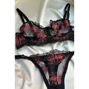 Lencería de Seda Negra con Detalles de Encaje, Sujetador Push-Up Acolchado, Tanga/Braguita de Bikini Transpirable, Tallas XL/XXL, Logotipo Bordado, Lazo en la Copa - Product Image 3