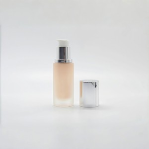 Fondotinta Liquido Impermeabile a Lunga Durata 24H, Coprenza Totale, per Tutti i Tipi di Pelle, Effetto Naturale Opaco, Idratante e Illuminante - Product Image 3