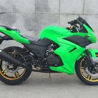 Motocicleta Deportiva Kawasaki Ninja 250 de 250cc con Motor Refrigerado por Agua de Gasolina