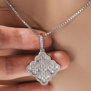 LUOYUNE Richpower Hip Hop Collier Pendentif Croix Entièrement Sertie de Zircons, Plaqué Or 18K, en Laiton, avec Zircons Givrés Effet Épine de Bramble - Product Image 3