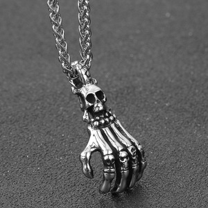 Collar con colgante de acero inoxidable con forma de mano de esqueleto para hombre, joyería de fiesta, cadena de 60 cm - Product Image 2