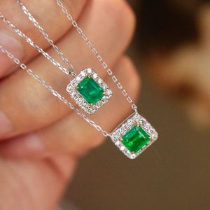 Collar con Colgante Cuadrado de Oro Puro de 18K, Resistente al Agua, con Esmeralda Natural Verde de 0.40ct y Diamante Natural de 0.15ct, Marca Xinfly - Product Image 5