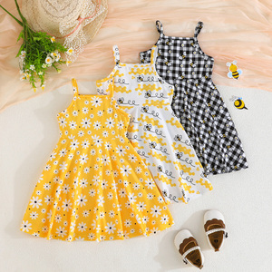 ชุดเด็กผู้หญิงลายดอกไม้น่ารักสำหรับฤดูร้อน ชุดสามชิ้น ผ้าโพลีเอสเตอร์ 100% ระบายอากาศได้ดี - Product Image 1