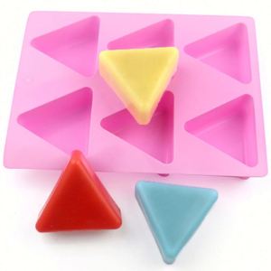 Moule en silicone réutilisable sans BPA, écologique, à 6 cavités triangulaires, pour savon, bougie, gâteau, pudding, OEM/ODM - Product Image 1