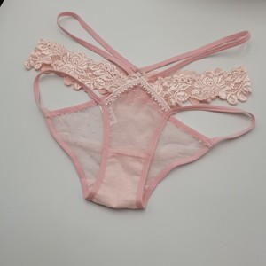 Nouvelles culottes sexy de style européen et américain pour femmes, découpes en dentelle, bretelles croisées, entrejambe en coton transparent - Product Image 1
