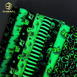 Rollo de piel sintética de tela <span class=keywords><strong>PU</strong></span> sintética fluorescente luminosa <span class=keywords><strong>que</strong></span> brilla en la oscuridad para hacer DIY decoración de bolsos - Product Image 5