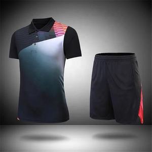 Hot Selling <span class=keywords><strong>2</strong></span>-teiliges Polos hirt und kurzes Tennis tragen schnell trocknende Polyester-Tennis bekleidung für Männer und Frauen - Product Image 2