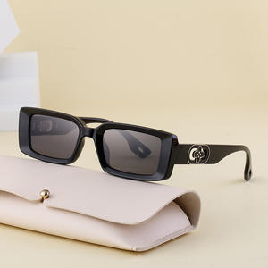 Nouvelles lunettes de soleil carrées de style européen et américain pour femmes, monture noire en PC, protection UV400, classe 2, RG99024 - Product Image 1