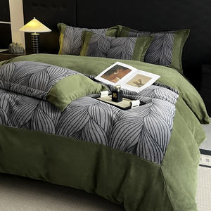 Copripiumino da letto caldo lavabile a macchina in velluto in poliestere antistatico con stampa semplice Set di quattro pezzi - Product Image 2