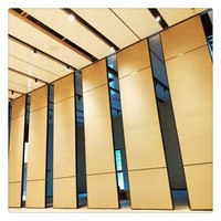 Cloison Murale Motorisée Automatique en Alliage d'Aluminium avec Réduction du Bruit et Roues Suspendues pour l'Optimisation des Salles de Bal d'Hôtel