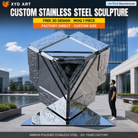 Sculpture géométrique moderne sur mesure en acier inoxydable 304 poli miroir pour la décoration des places publiques extérieures des parcs technologiques et campus