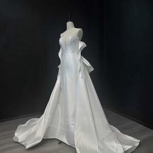 Vestido de Novia Sirena Moderno Brillante Color Marfil con Apliques Florales de Cristal y Cola Larga Tipo Capilla para NT14 - Product Image 2